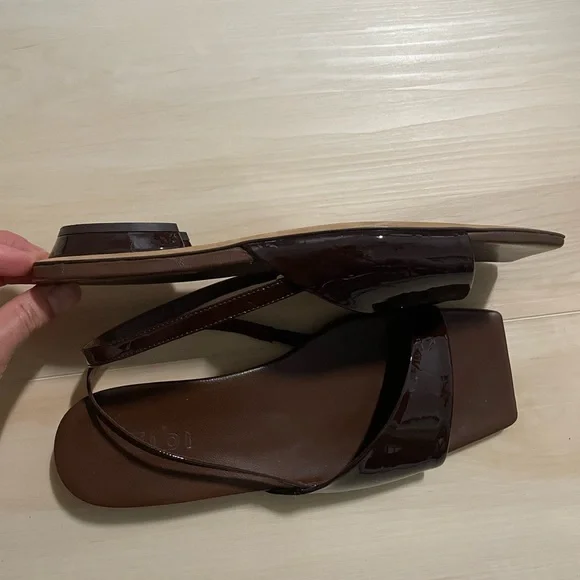 Tibi Avi Crinkle Patent Asymmetric Flat size 37.5 / 7.5 - Picture 6 of 12